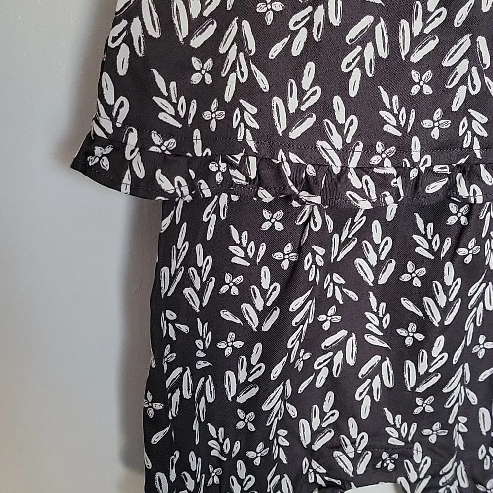 Carter's NWT, girls 12 months, 1 piece romper, charcoal gray and white.